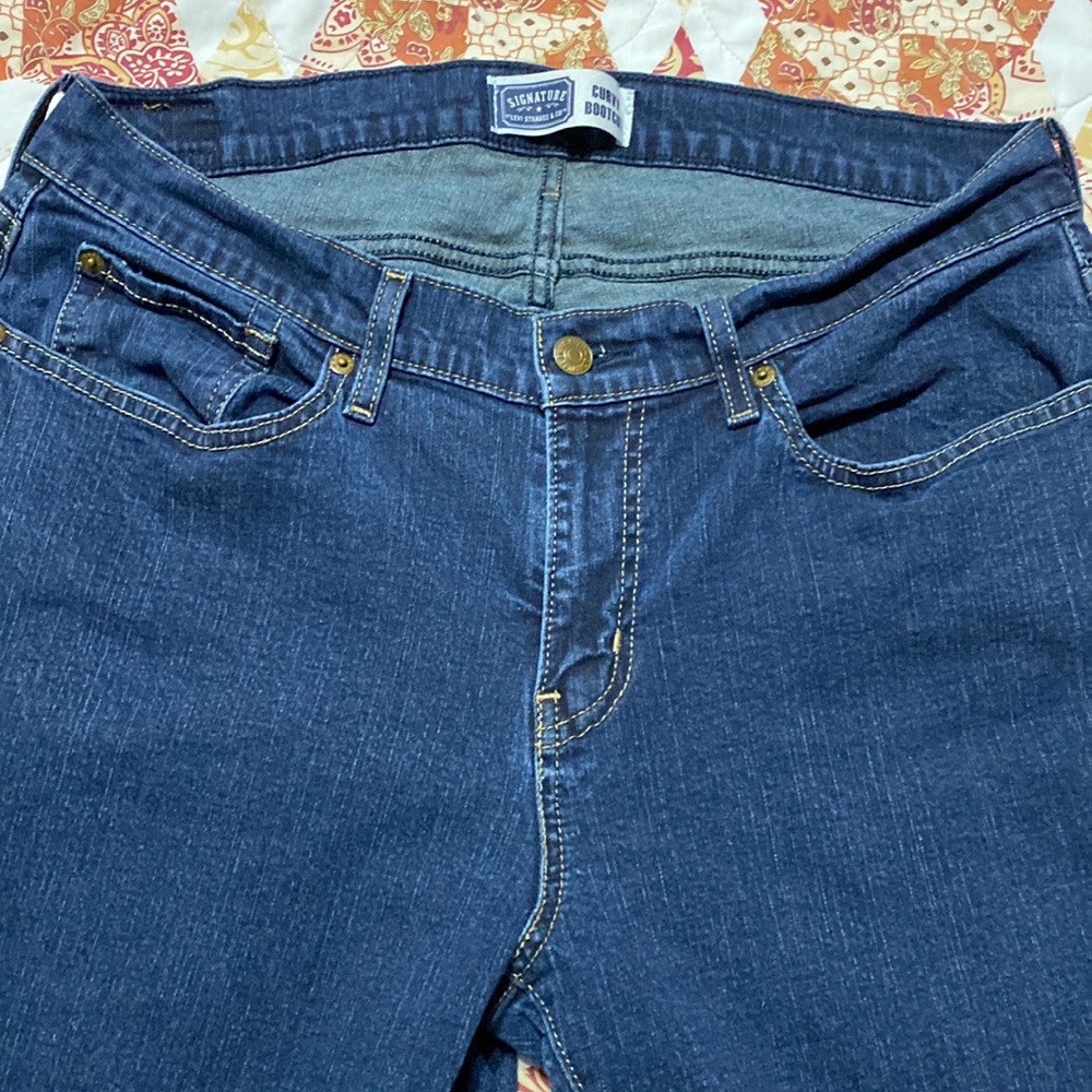 Signature Levi Strauss Curvy bootcut 16 short